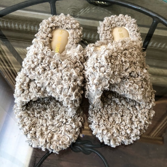 He Xin Shoes - He Xin Tan Fuzzy Fluffy Crisscross Slippers